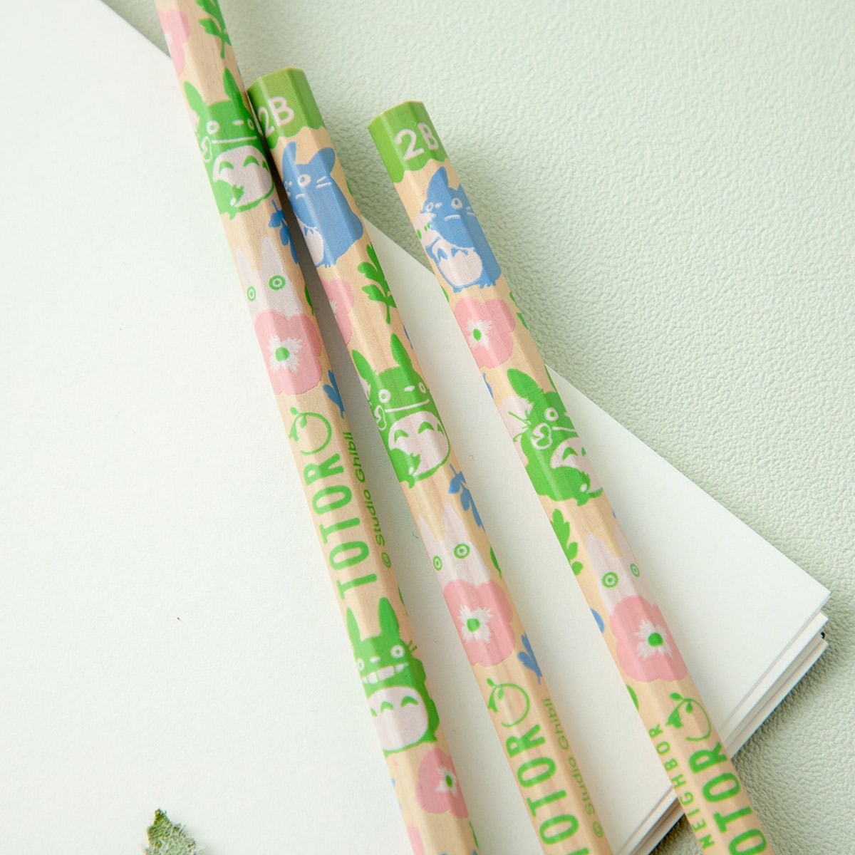 My Neighbor Totoro 12 pencils colorful leaf pattern