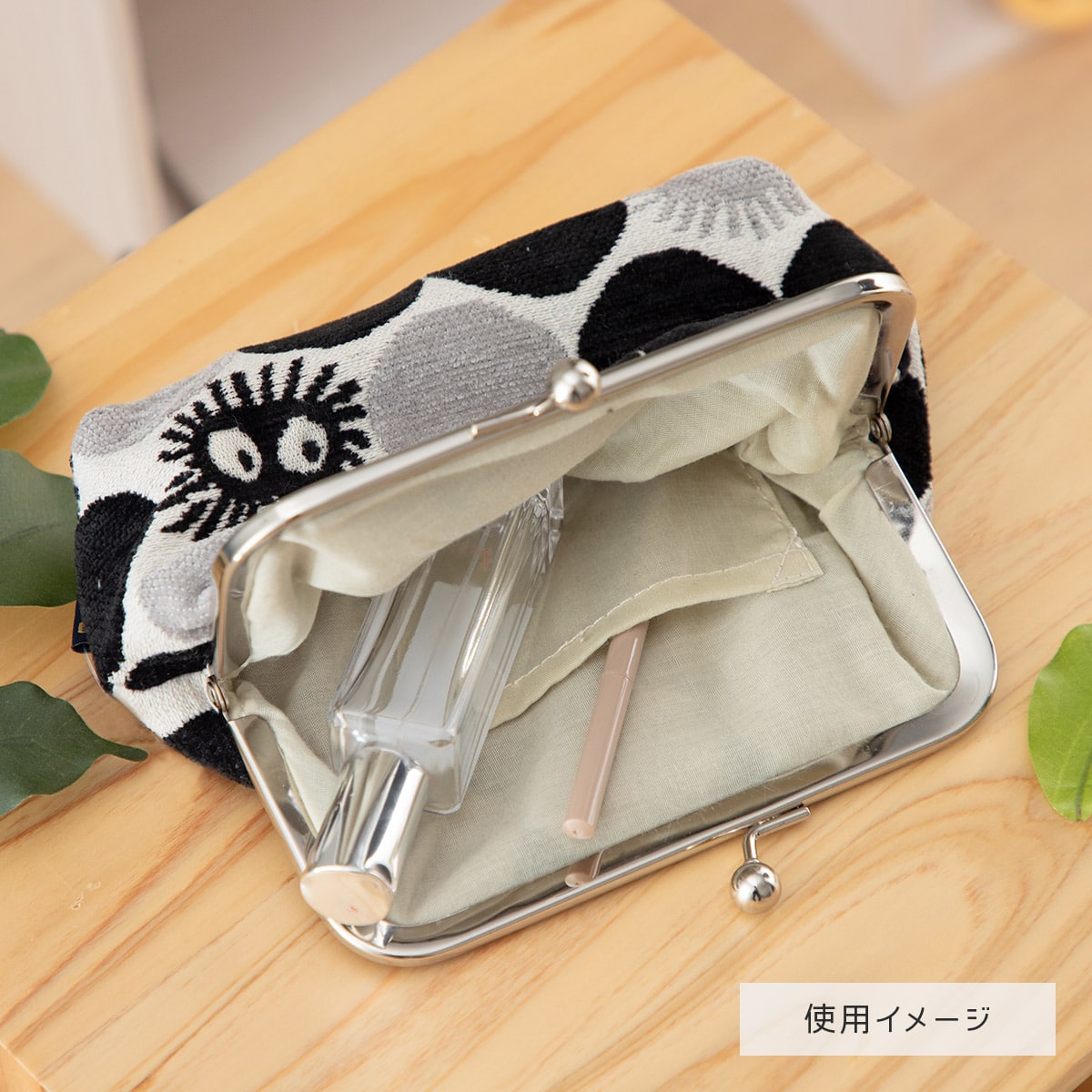 My Neighbor Totoro Clasp Pouch - Kurosuke