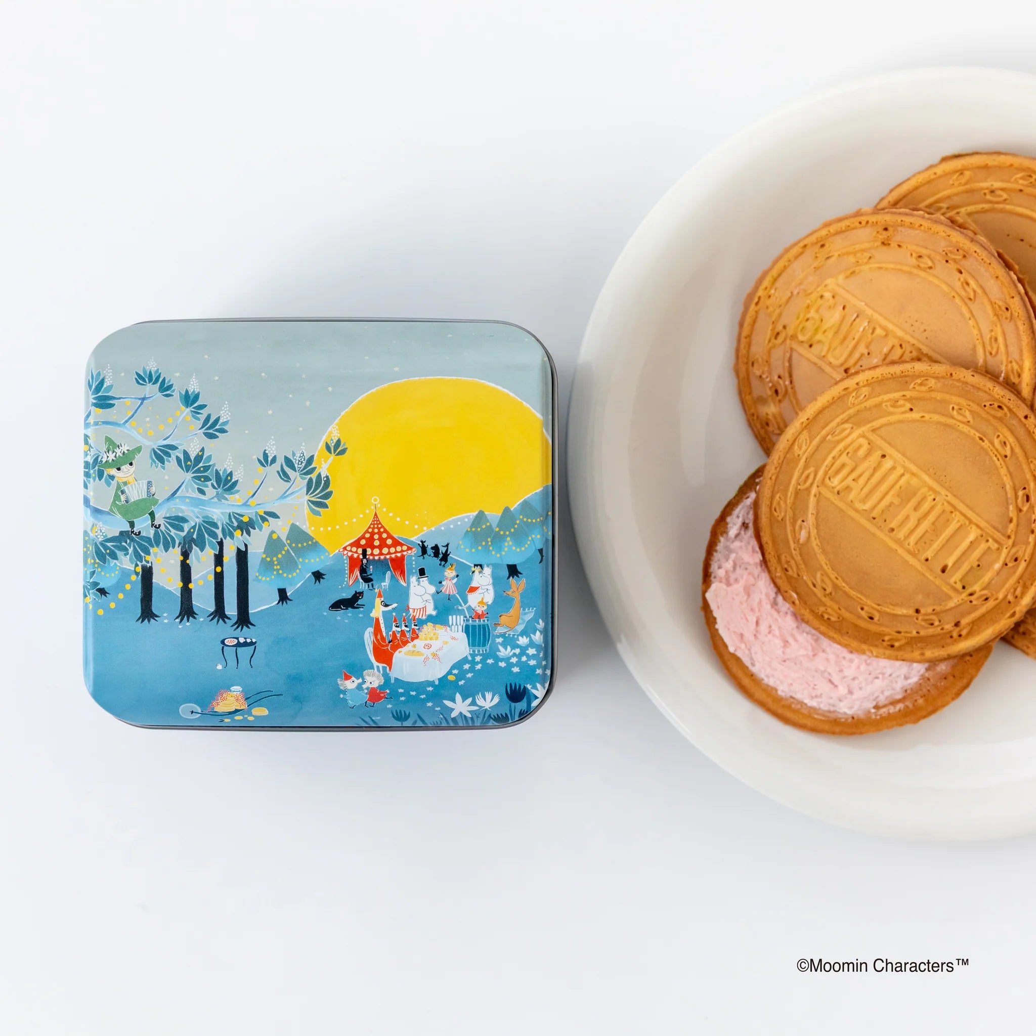 Moomin Strawberry Cream Gaufrette Biscuit