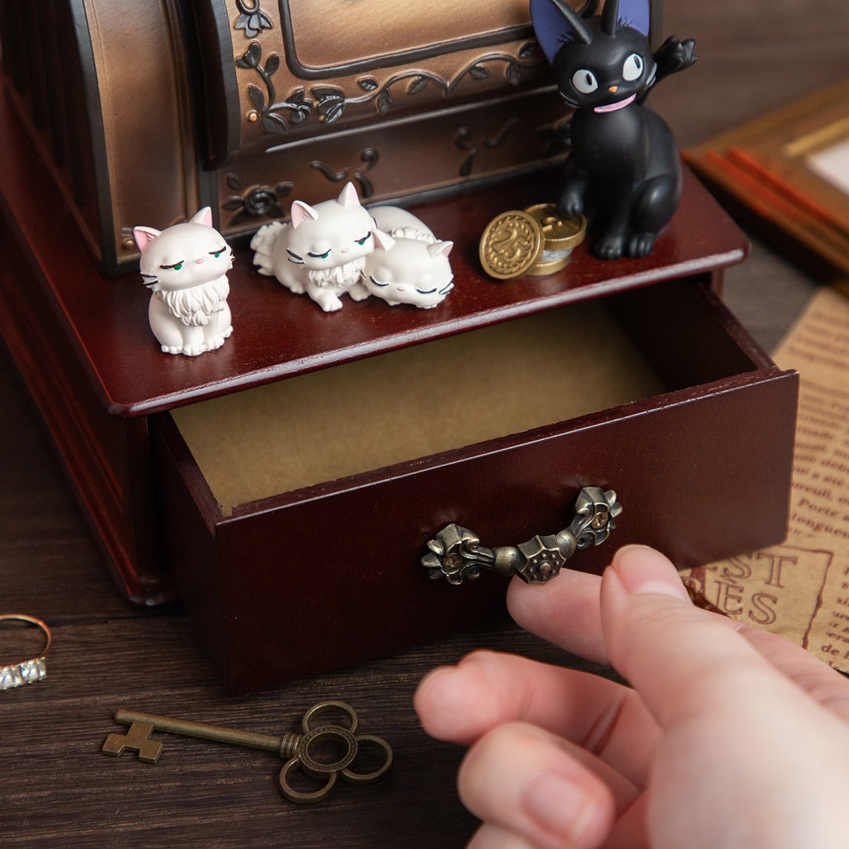 Kikis Delivery Service Music Box - Jiji & Lily and the children